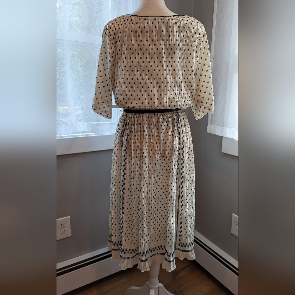 Vintage 1970s Black And White Pleated Belted Boho Dress - Picture 2 of 4